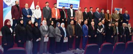 طلبة القانون في كلية المنصور الجامعة يعيدون قراءة دستور (2005) بمنظور التنمية المستدامة في بيت الحكمة